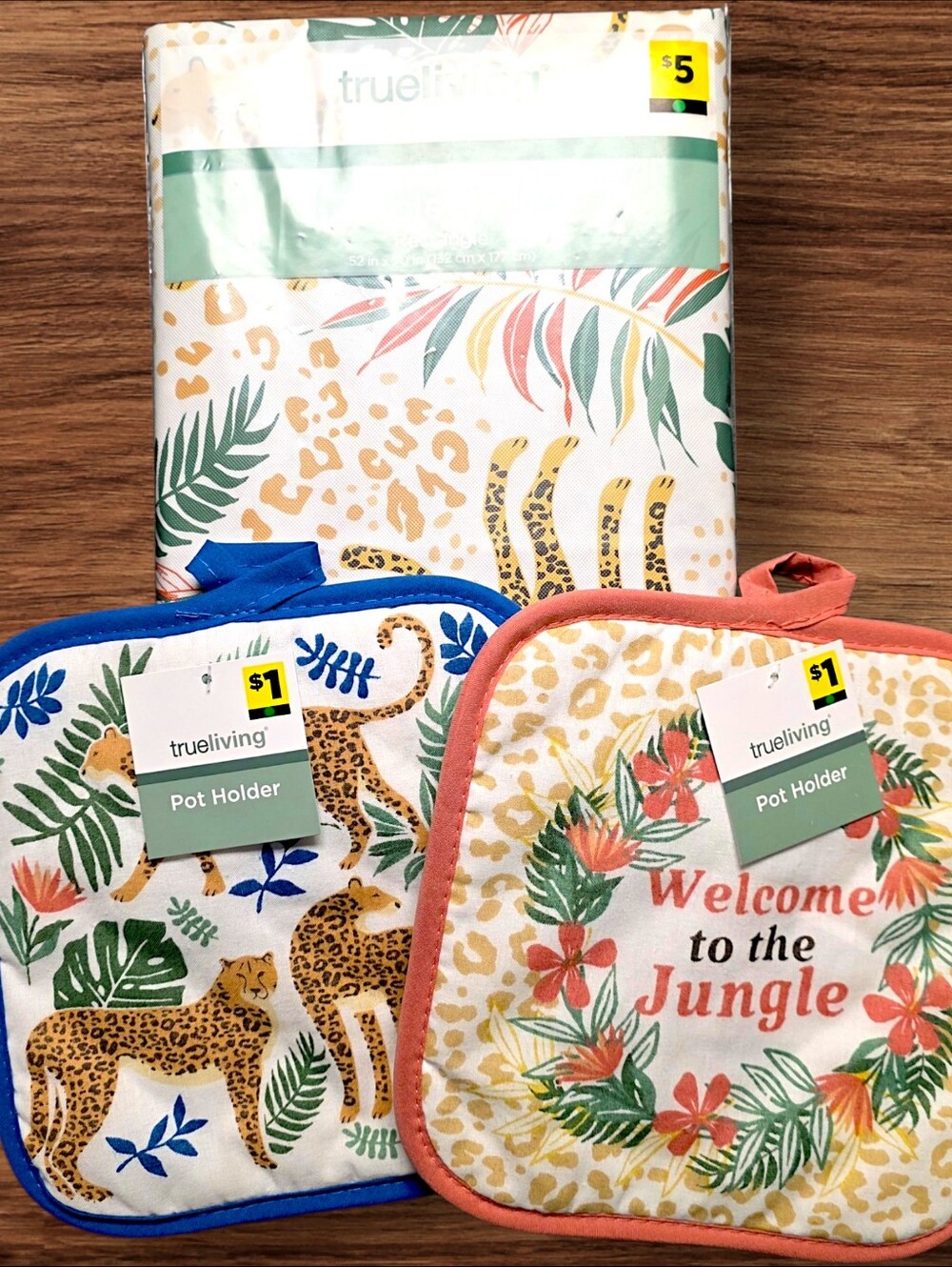 NWT trueliving Jungle Safari Tablecloth & Pot Holders Set 3pc Leopard